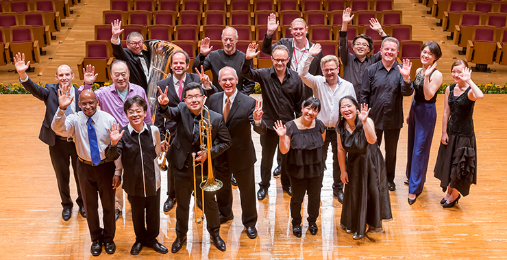 [ 画像 ] 「オープニングコンサート」終演後のステージにて